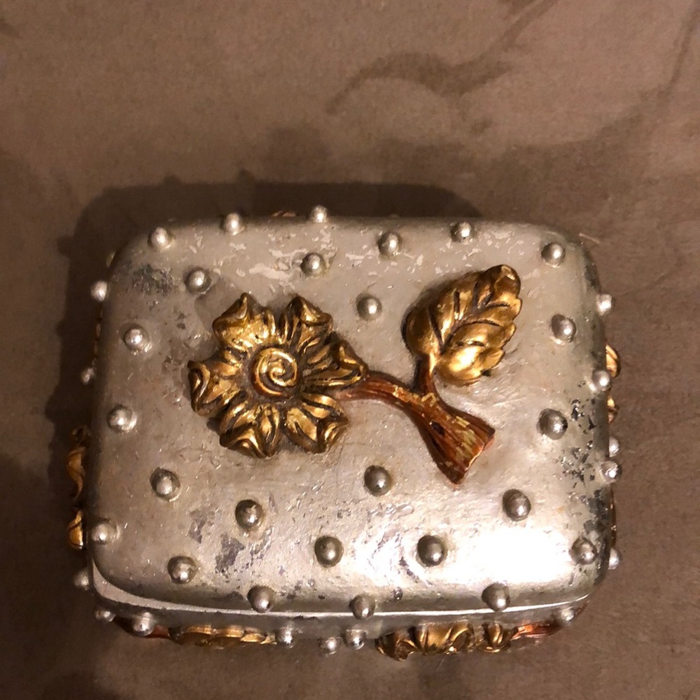 Beautiful Vintage Gold/silver Flower Jewelry Box